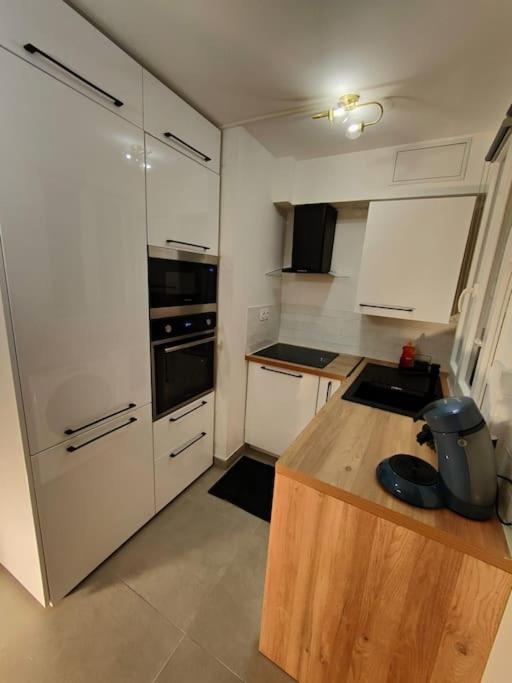 Joli Appartement Au Pied Du Tramway Bezons Exteriér fotografie
